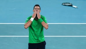 欧文突破防守创造杀伤，制造罚球