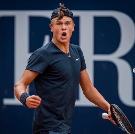 在此背景下 在此背景下