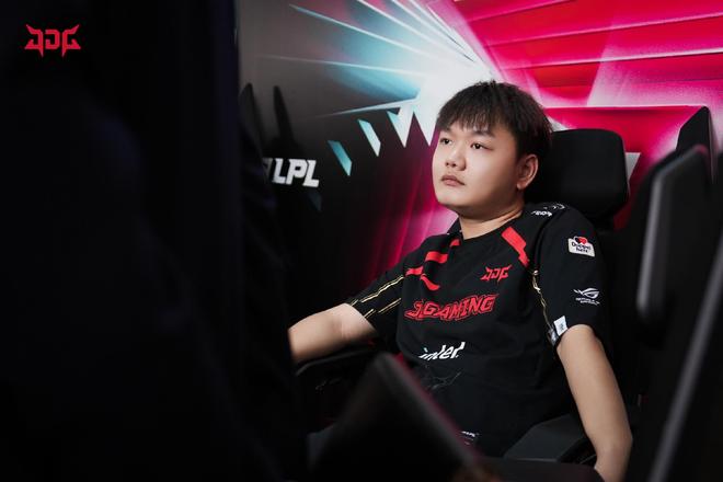 他在关键时 他在关键时